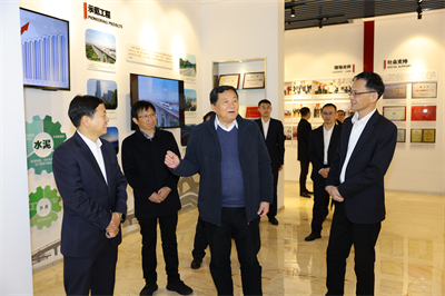 2023年2月，中國水泥協(xié)會會長高登榜來紅獅集團(tuán)調(diào)研指導(dǎo)